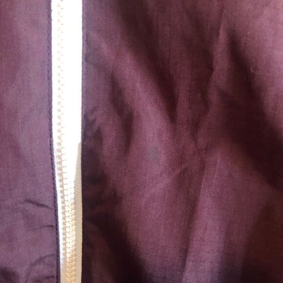 3 for $30! Reebok maroon lightweight coat - Picture 5 of 12